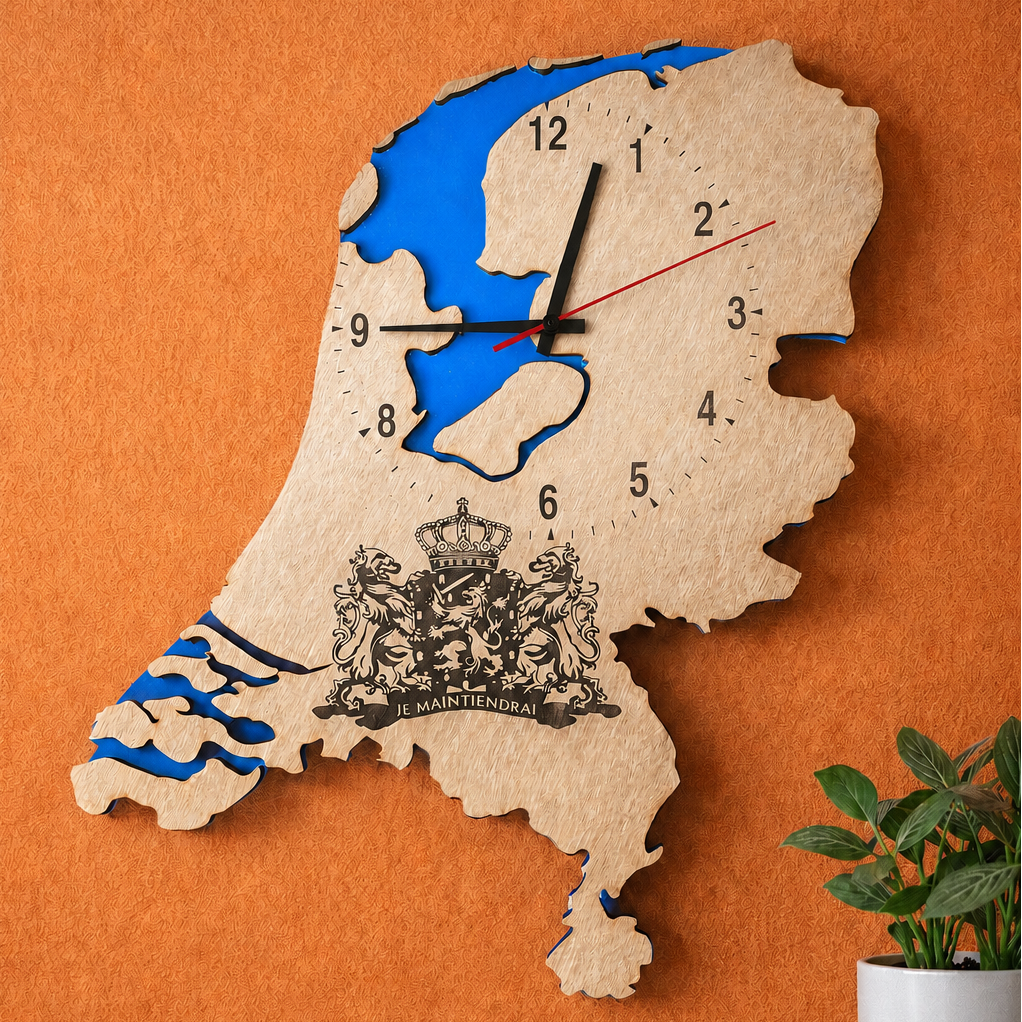 Nederland Wandklok van Hout met Blauwe Acryl – Handgemaakt | 44x38 cm | Hout & Licht Studio